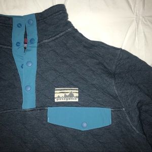 navy quilted patagonia pullover